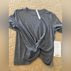 Lululemon Crescent tee in size 4. They call it silver.